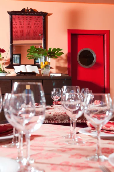 Fancy tavola apparecchiata per il matrimonio o Natale — Foto Stock
