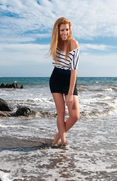 Blond tjej kläder saylor — Stockfoto