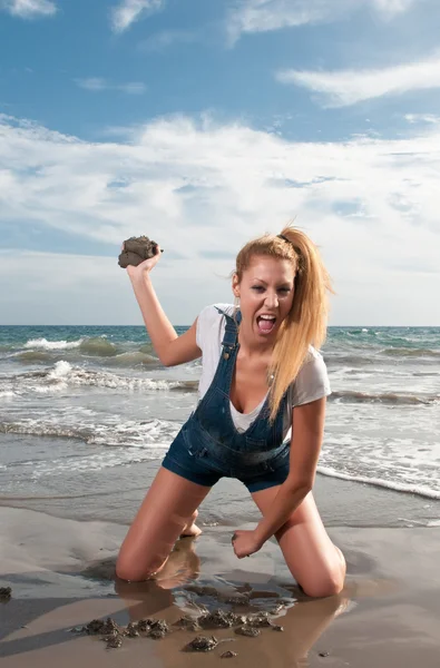 Mujer traviesa en la playa —  Fotos de Stock