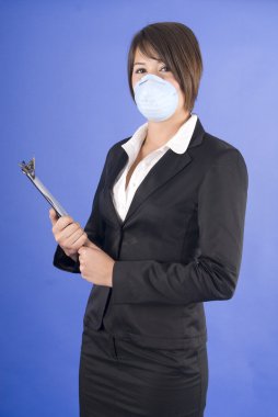 Koruyucu maskeli kadın