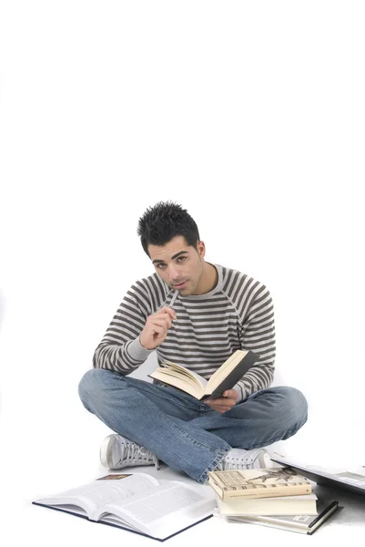 Estudiante leyendo sus libros — Foto de Stock