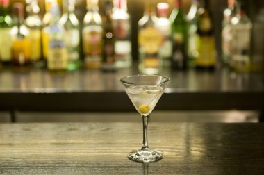 Martini içmek kokteyl