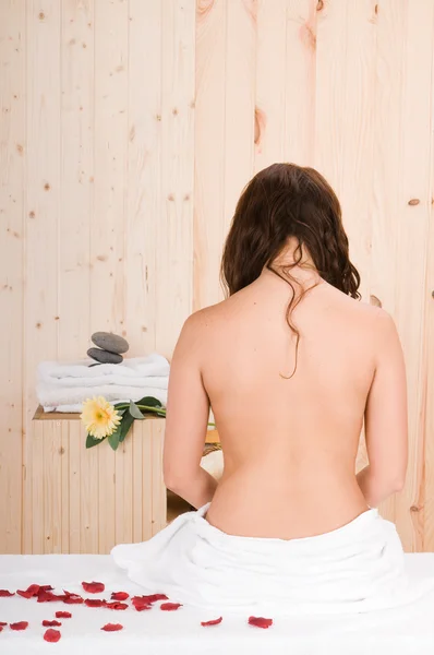 Retrato de uma mulher na sauna relax — Fotografia de Stock