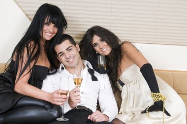 arkadaşlar, bir yeni yıl partisi