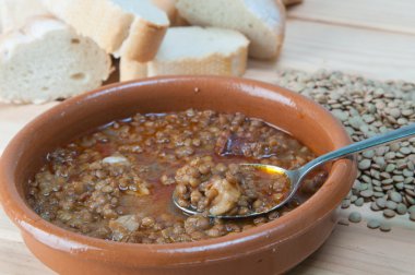 kahverengi Mercimek Güveç kasede