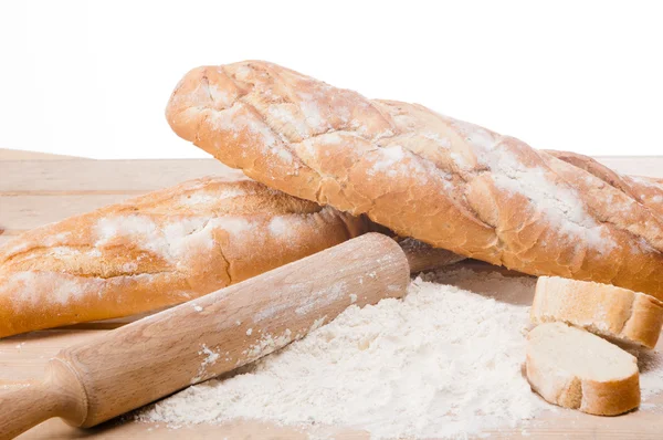 Свежий хлеб и рулоны — стоковое фото