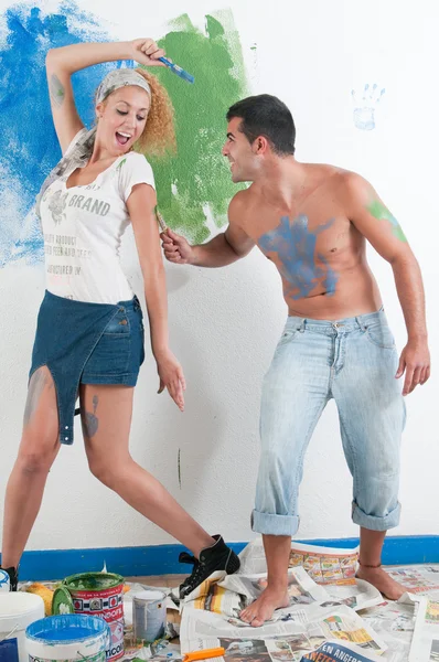 Couple painting at home — Stock Photo, Image