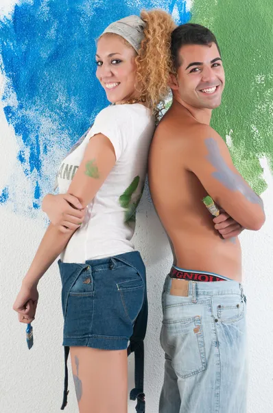 Pintura de casal em casa — Fotografia de Stock