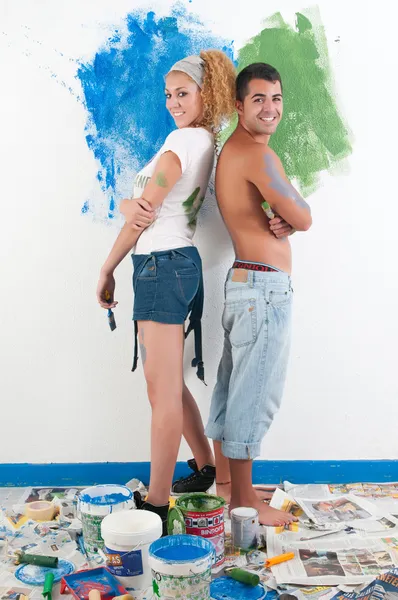 Pintura de casal em casa — Fotografia de Stock