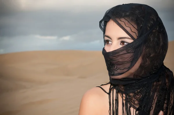 Woman in paranja in desert dunes — Stock Photo, Image