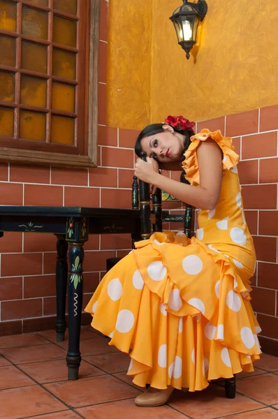 Traditionel flamenco kjoler dans under Feria de Abril april Spanien - Stock-foto