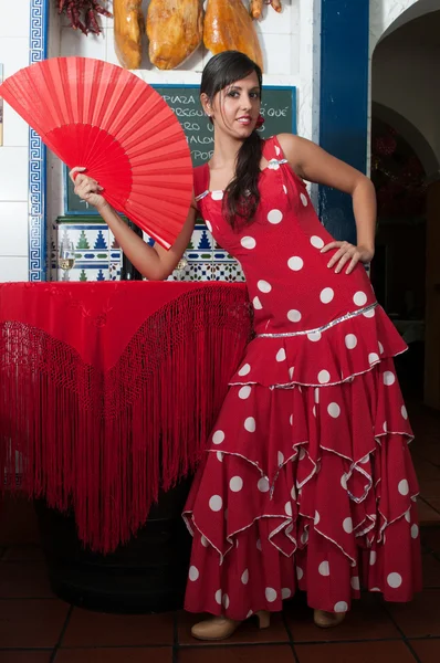 Tradizionali abiti da flamenco danzano durante la Feria de Abril ad aprile Spagna — Foto Stock