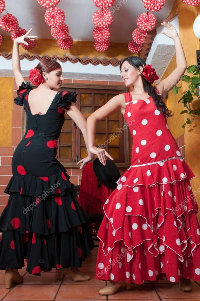 traditionele flamenco jurken dans tijdens de feria de ...