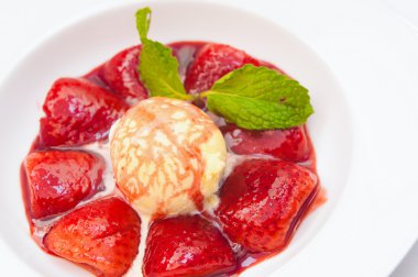 dondurma çilek çorbası