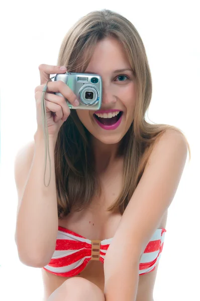 Krásná žena v plavkách takže foto na fotoaparátu — Stock fotografie