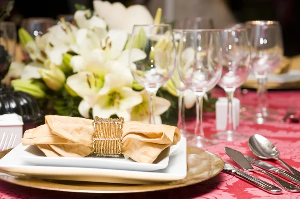 Fancy table set for a wedding celebration — Stock Photo, Image