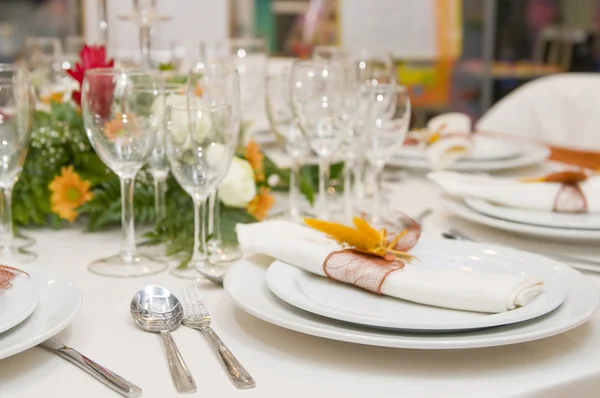 Juego de mesa elegante para una celebración de boda — Foto de Stock