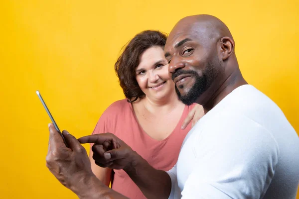 Multiracial Couple Managing Technology Together — Stock Photo, Image