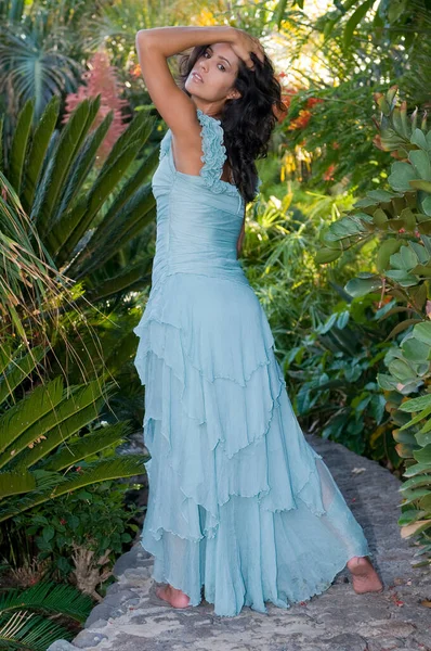 Attractive Brunette Woman Tropical Environment Walking Flowers — Stock Photo, Image