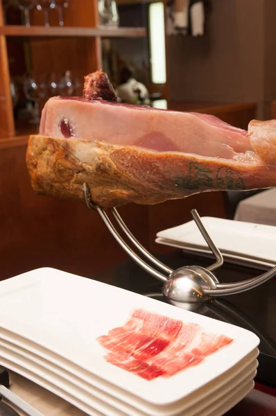 Cutting Jamon Serrano Traditional Spanish Ham — Stock Photo, Image