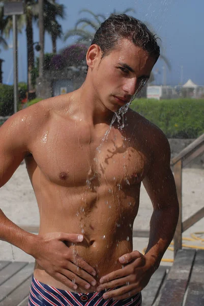 Young Man Taking Shower Sea — Stockfoto