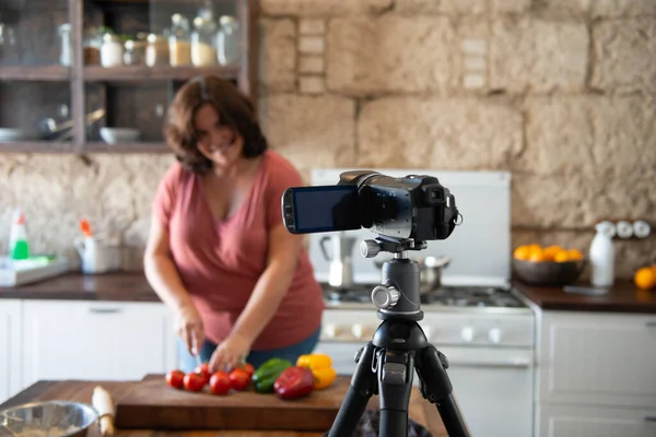 European Woman Creating Content Her Home Kitchen Her Social Media — Stock Photo, Image