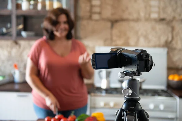 European Woman Creating Content Her Home Kitchen Her Social Media — Stock Photo, Image