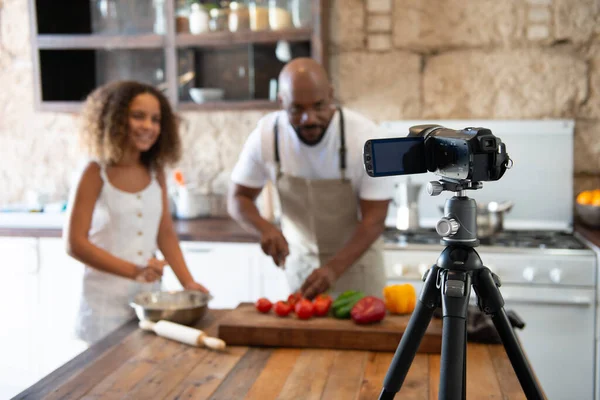 African American Father His Daughter Home Kitchen Making Cake — Stock Photo, Image