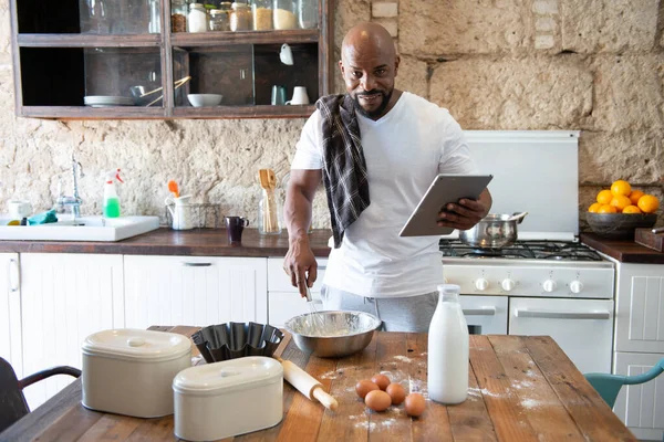 Afro American Man Cooking While Looking Recipe Online His Tablet — Stock Photo, Image