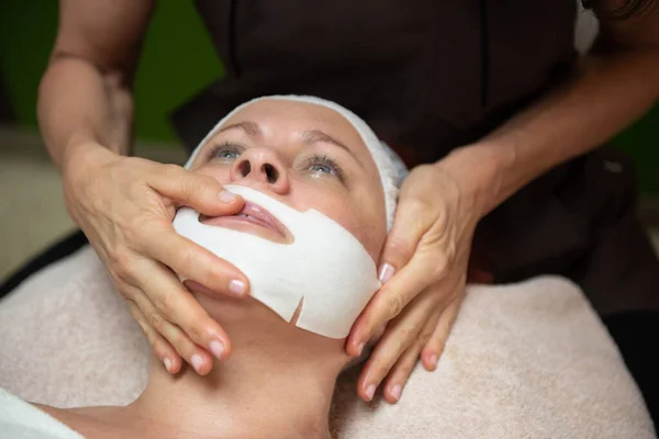 Mature Woman Green Eyes Receiving Facial Treatment — Stock Photo, Image