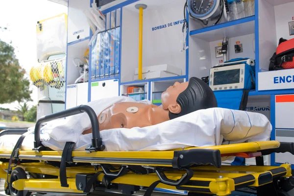 Ambulance Perfectly Equipped Emergency Equipment Dummy First Aid Practices — Stock Photo, Image