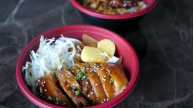 Hazır Yemek Teslimatı, Kızarmış Tavuk Pirinç Teriyaki Kasesi, Tamagoyaki