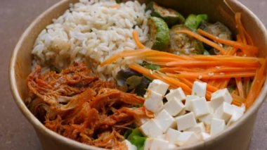 Düşük Kalorili Sağlıklı Yemek, Pilavlı Kağıt Eko Kase, Sebze, Feta Peyniri