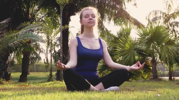 Young Fitness Woman Sitting Yoga Mat Lotus Position Meditation Practice — стокове відео