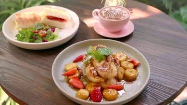 Tropikal Kafe 'de Öğle Yemeği - Dengeli, diyet olmayan yemekler, Ekmek, Sandviç ve Kahve