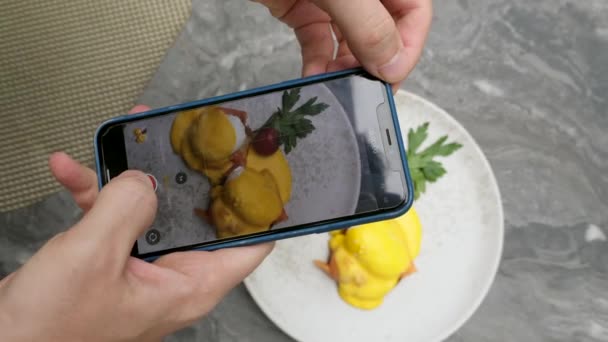 Man make video, stories, photo for social media of restaurant food on smartphone — Stock Video