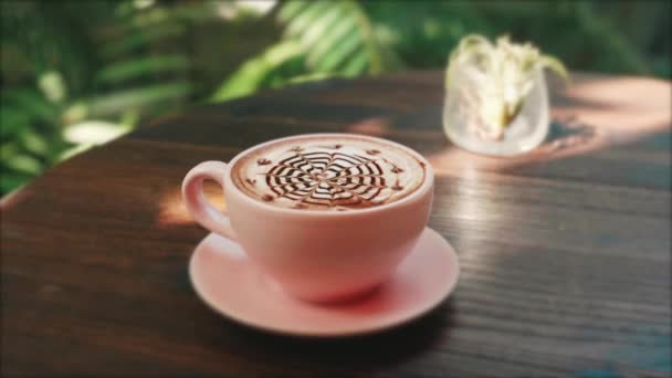 Καφές Κύπελλο Cappuccino, Latte ή Mocha με αφρώδες γάλα — Αρχείο Βίντεο