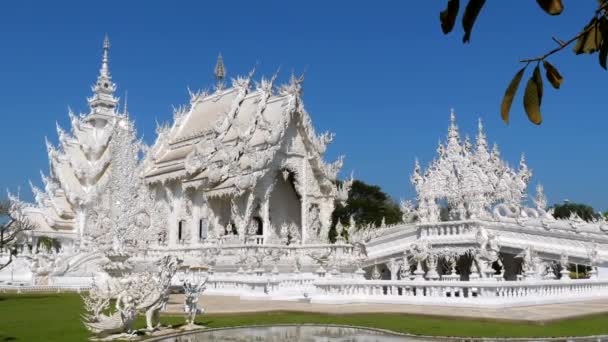 Tempio Bianco, Wat Rong Khun Il tempio buddista più famoso di Chiang Rai, Thailandia — Video Stock
