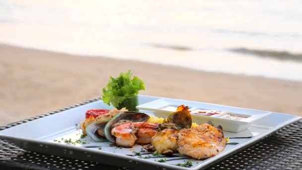 Delicious seafood set with charcoal grilled shrimps, cooked mussels, squid, fish — Stock Video