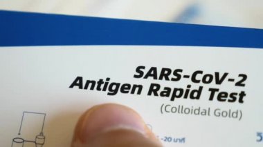 Bir kutu Covid-19 test kiti. Antijen Hızlı Testi. Sars-cov-2 antijen test kiti