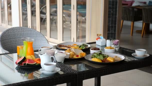 Breakfast in hotel, served morning food table for two persons in restaurant — Vídeo de Stock