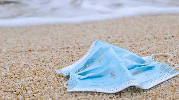 Coronavirus Covid Contributing Pollution Used Face Mask Polluting Tropical Beaches — Stock Photo, Image