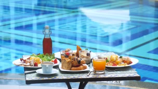 Breakfast Served Terrace Outdoors Poolside Restaurant Luxury Hotel Resort Brunch — 图库视频影像