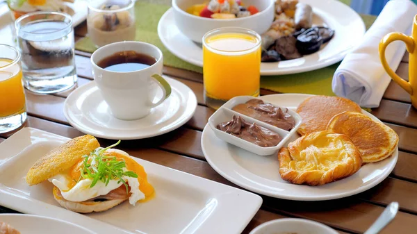 Delicious Breakfast Hotel Table Various Food Eggs Benedict Fresh Pastry — Stockfoto