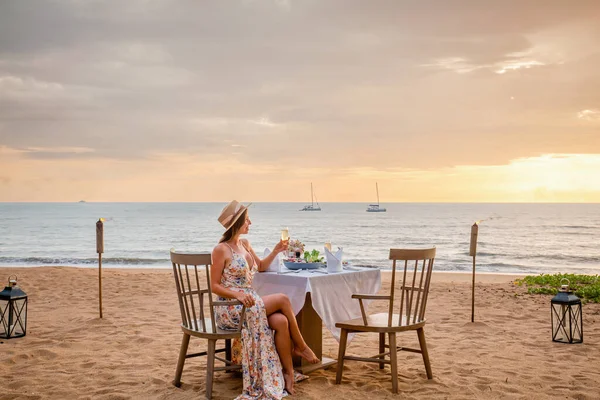 Romantic Date Sunset Beach Woman Sitting Alone Table Gourmet Food — Stockfoto