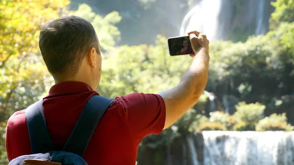 Young Modern Man Blogger Vlogger Recording Selfie Video Smartphone Nature — Stock Photo, Image