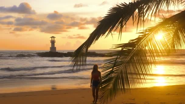Woman Walking Sunset Tropical Beach Ocean Waves Lighthouse Background Concept — Wideo stockowe