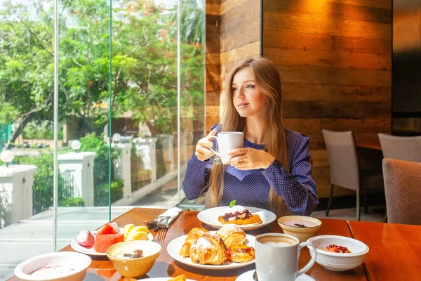 Attractive Woman Breakfast Hotel Restaurant Businesswoman Meeting Dine Modern Cafe —  Fotos de Stock