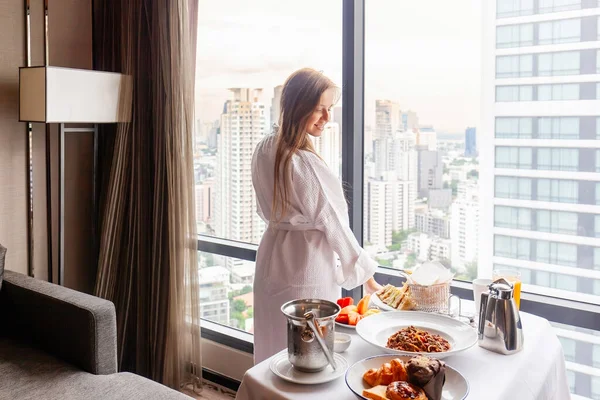 Room Service Luxury Hotel Woman Bathrobe Eating Breakfast Window City — 스톡 사진