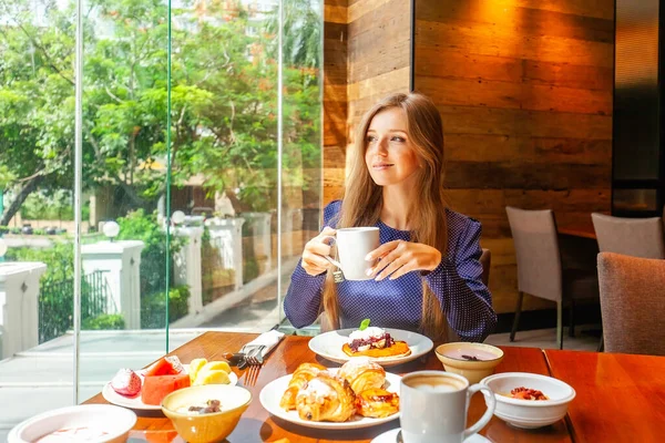 Attractive Woman Breakfast Hotel Restaurant Businesswoman Meeting Dine Modern Cafe — Stock Fotó